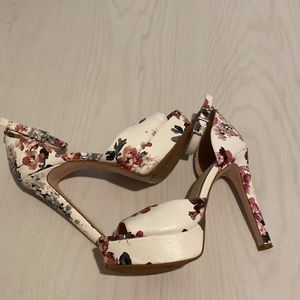 Jessica Simpson Floral Peep Platform Strap Heels 7M
